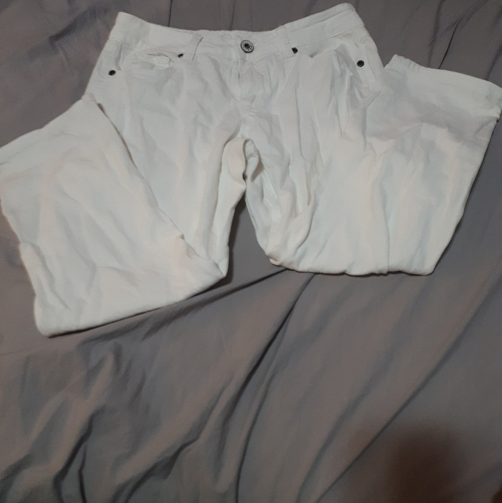 Liquid X White Capris